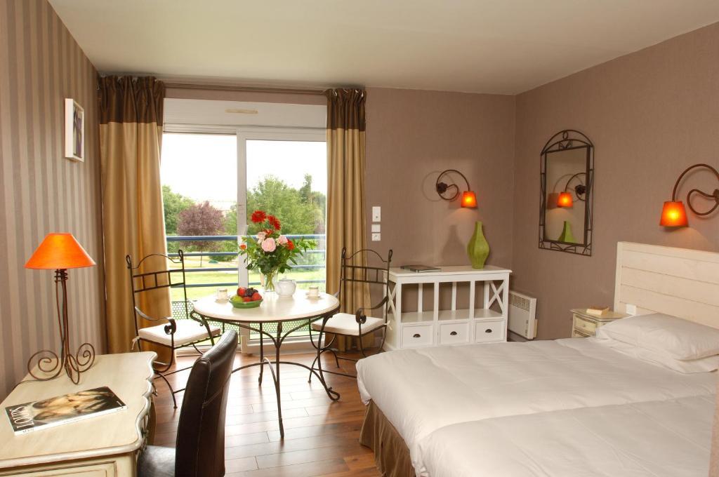 Logis L'Ermitage Hotel & Restaurant Saulges Cameră foto