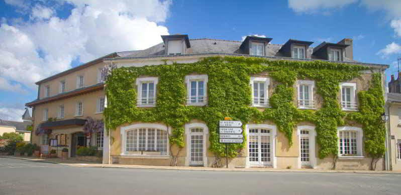Logis L'Ermitage Hotel & Restaurant Saulges Exterior foto